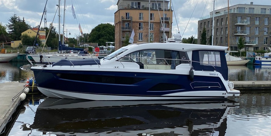 Sealine C390