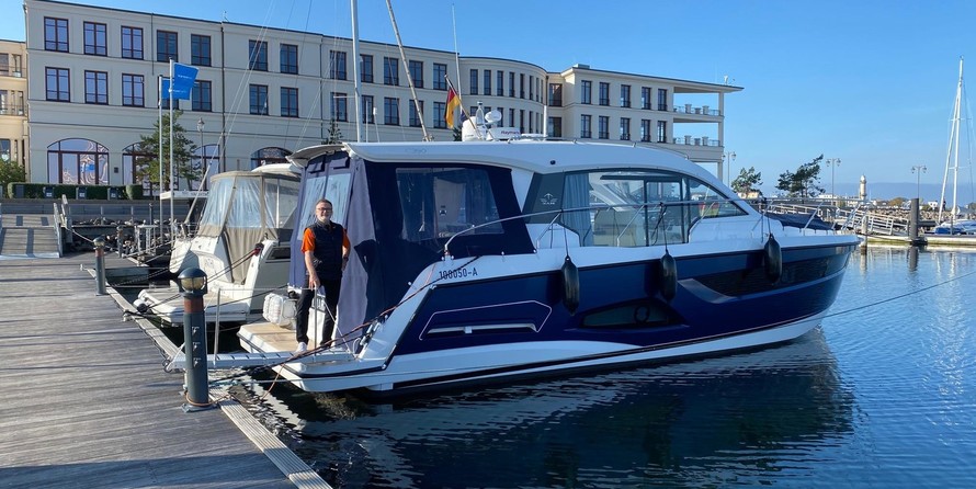 Sealine C390
