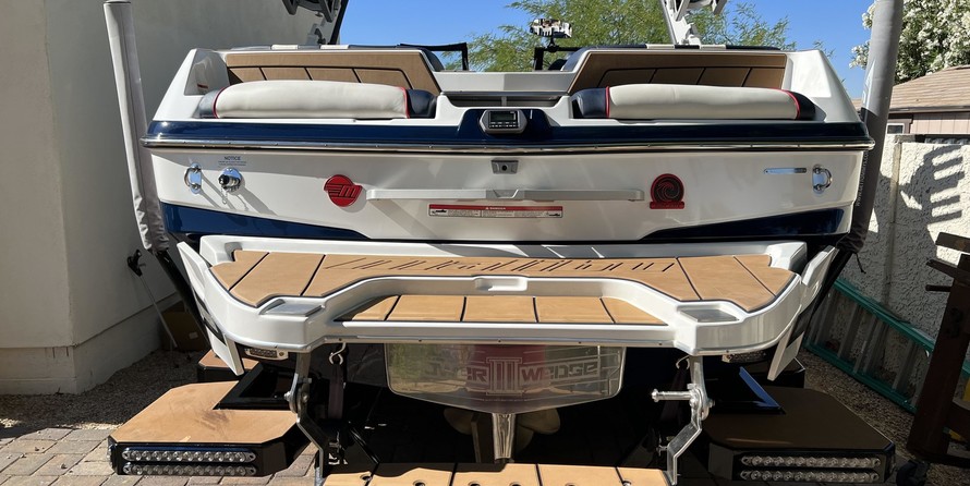 Malibu Wakesetter 23 LSV