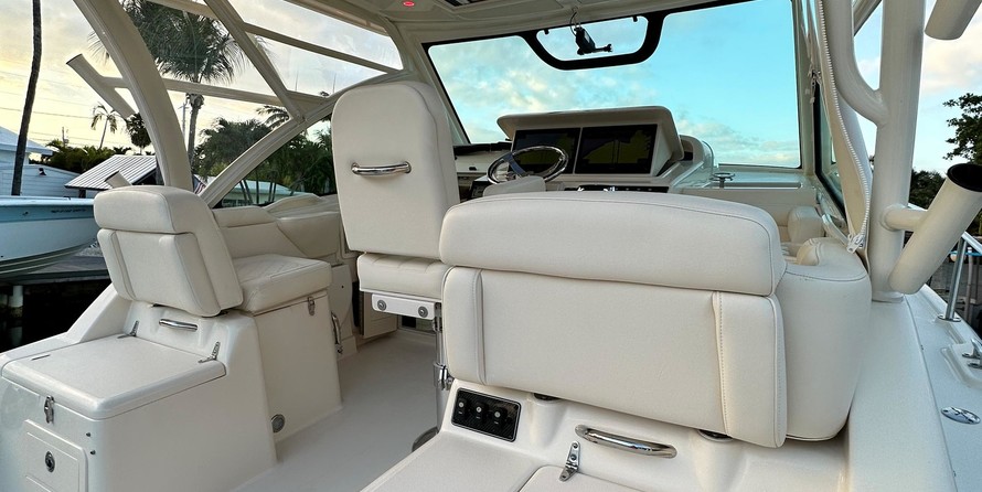 Grady-White Express 330