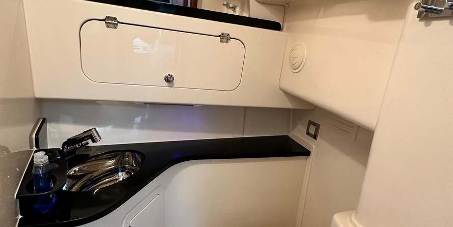 Grady-White Express 330