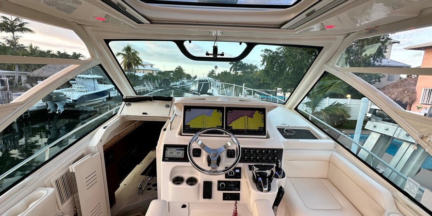 Grady-White Express 330