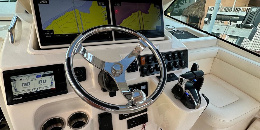 Grady-White Express 330