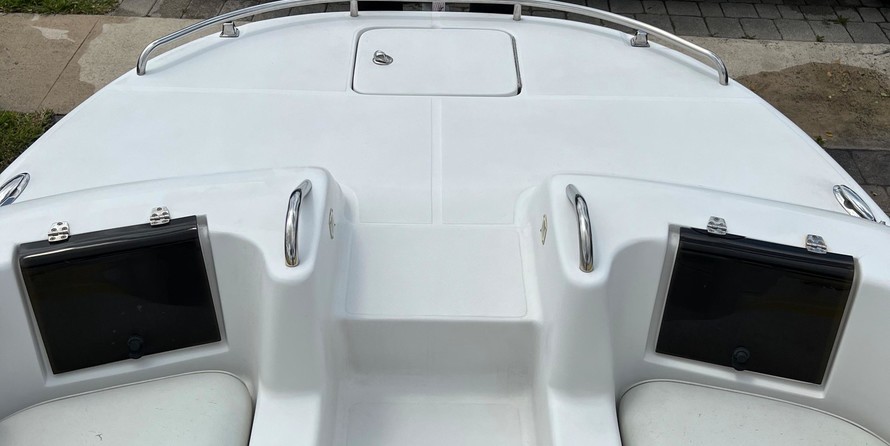 Splendor 240 cuddy cabin