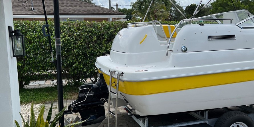 Splendor 240 cuddy cabin