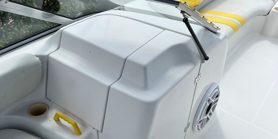 Splendor 240 cuddy cabin