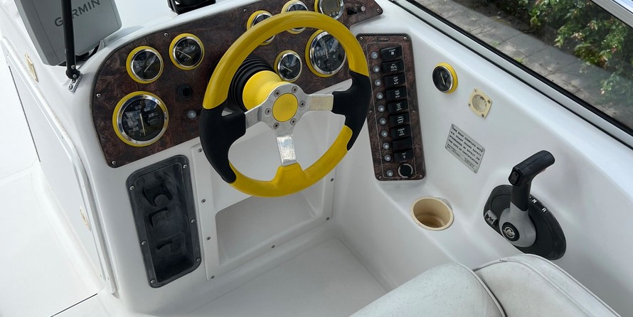 Splendor 240 cuddy cabin