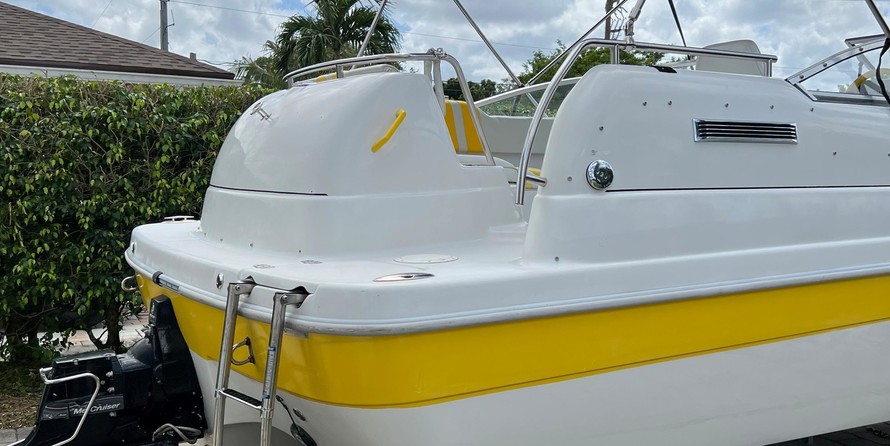 Splendor 240 cuddy cabin