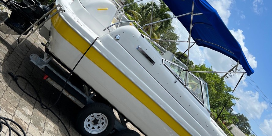 Splendor 240 cuddy cabin