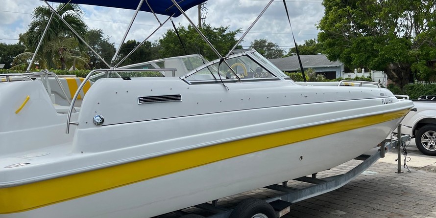 Splendor 240 cuddy cabin