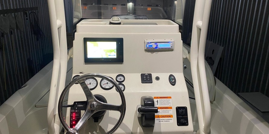 Ranger boats 2400 bay