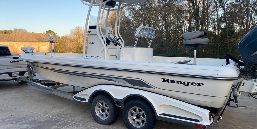 Ranger boats 2400 bay