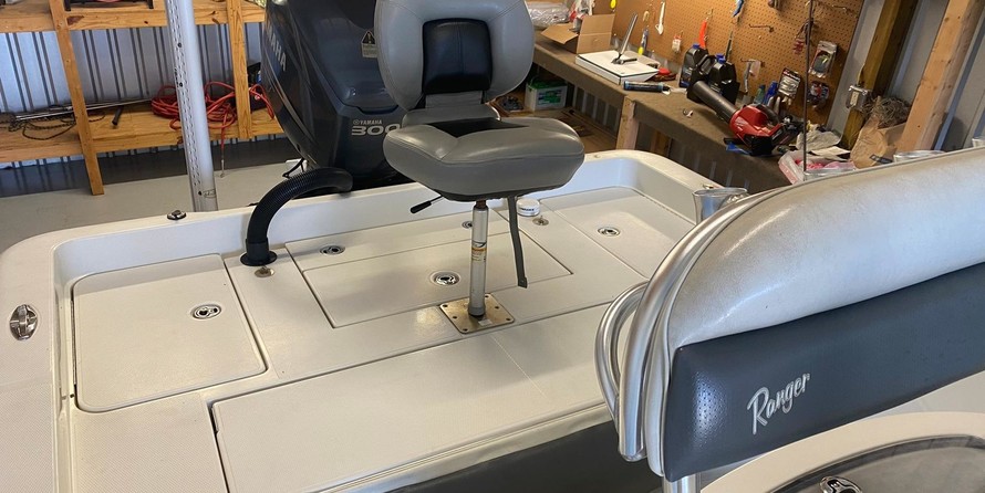 Ranger boats 2400 bay