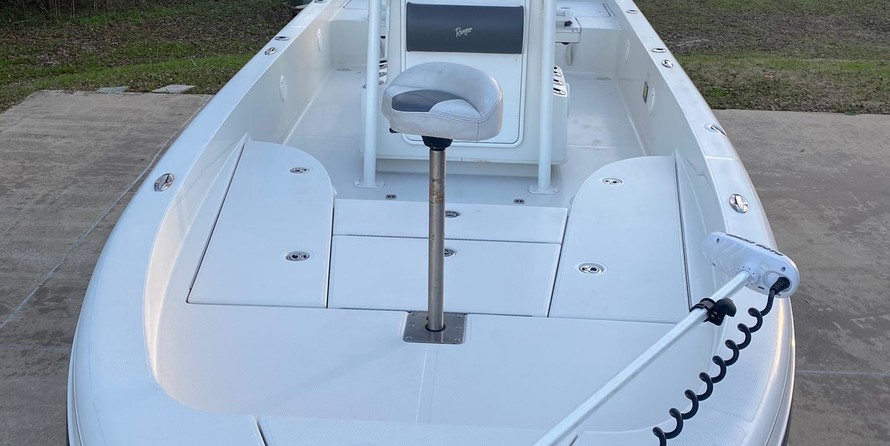 Ranger boats 2400 bay