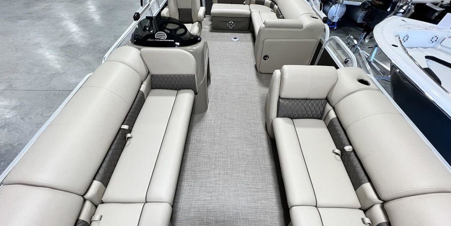 Sun Tracker Party Barge 20 DLX