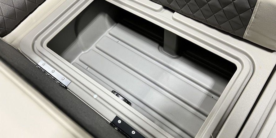 Sun Tracker Party Barge 20 DLX