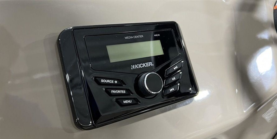 Sun Tracker Party Barge 20 DLX