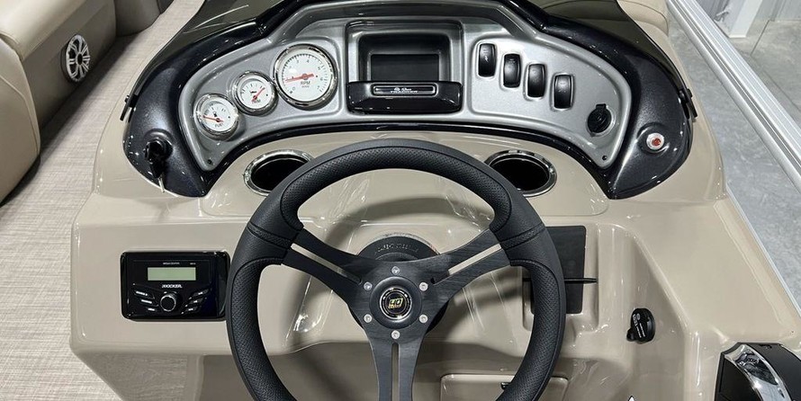 Sun Tracker Party Barge 20 DLX