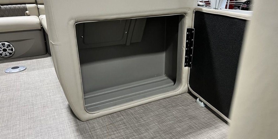 Sun Tracker Party Barge 20 DLX