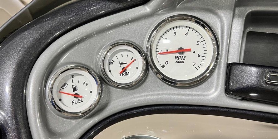 Sun Tracker Party Barge 20 DLX