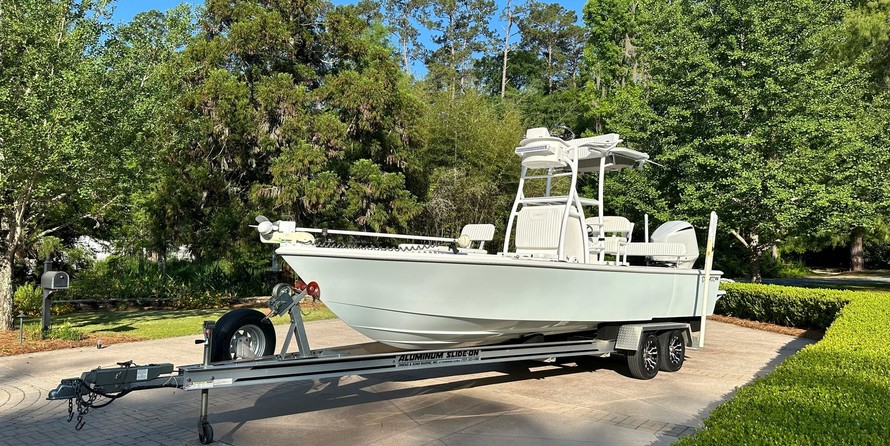 Domn8er 25 deck boat