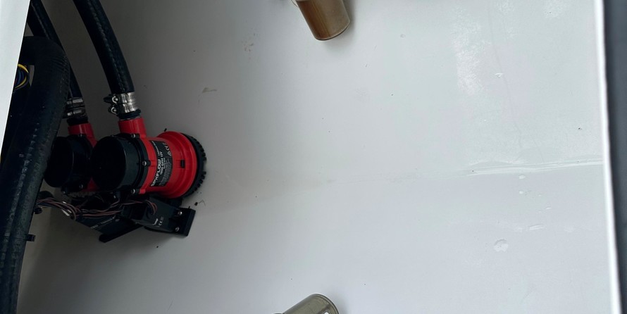 Domn8er 25 deck boat