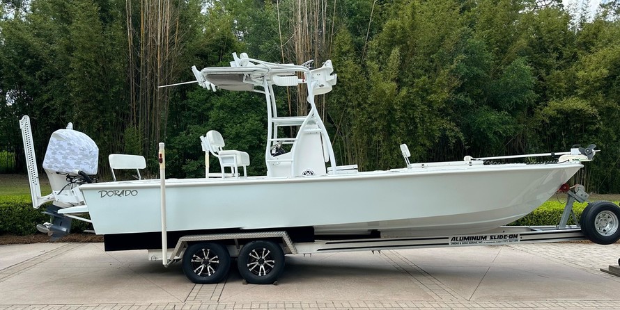 Domn8er 25 deck boat