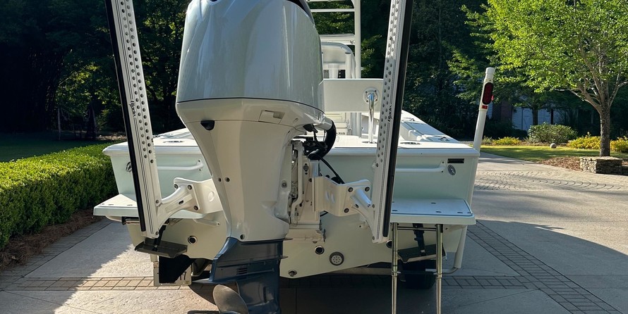 Domn8er 25 deck boat