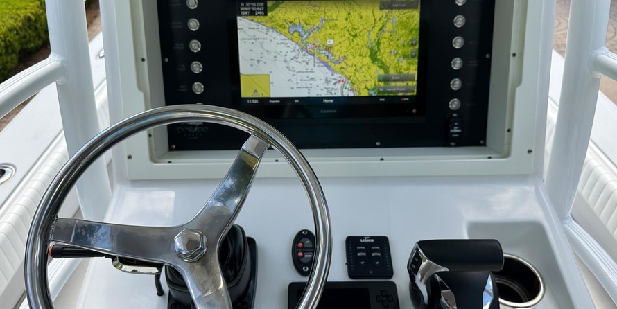 Domn8er 25 deck boat