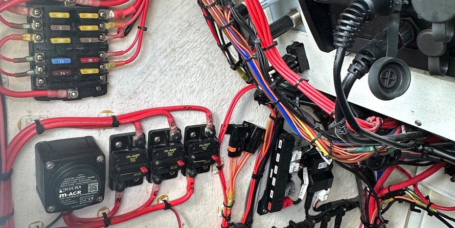 Domn8er 25 deck boat