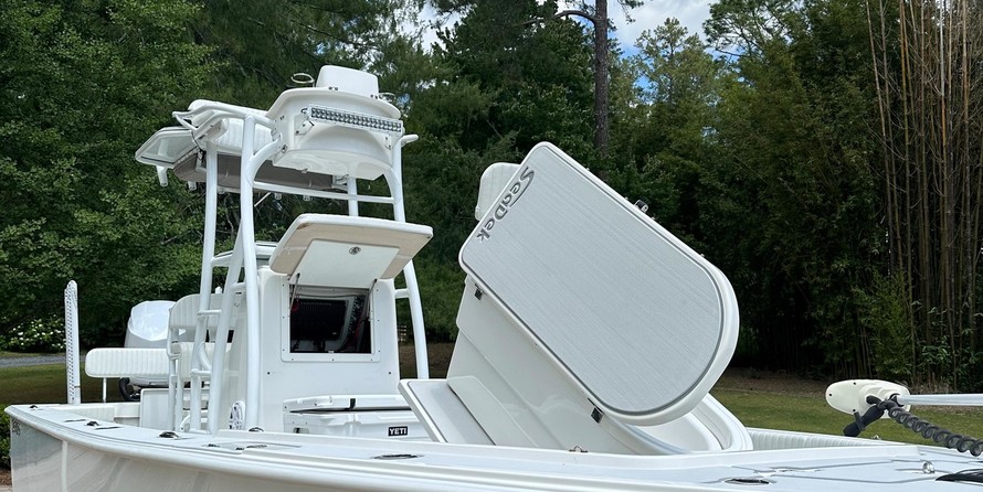 Domn8er 25 deck boat