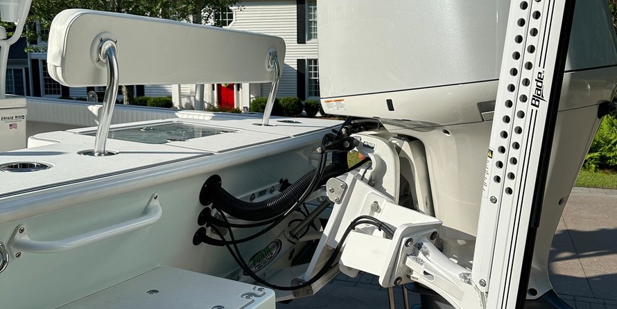 Domn8er 25 deck boat