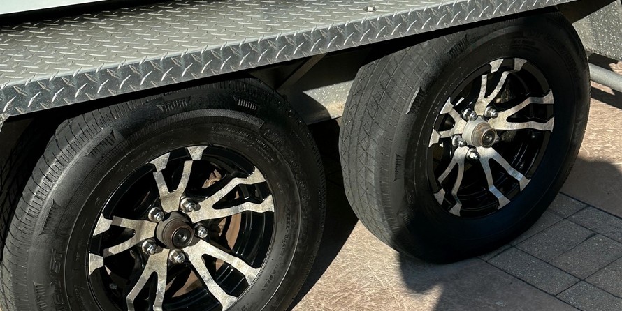 Domn8er 25 deck boat