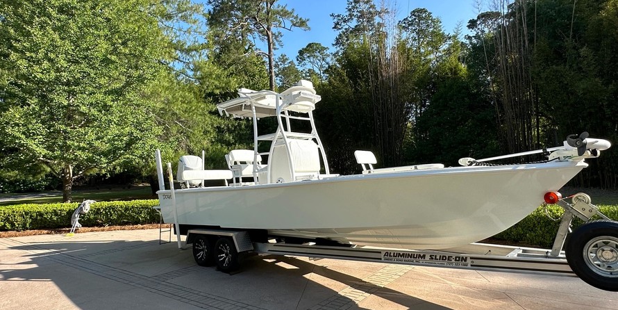 Domn8er 25 deck boat