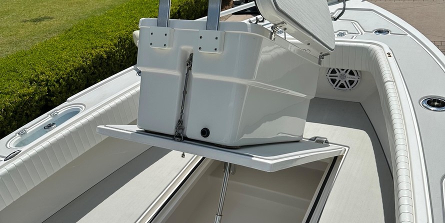 Domn8er 25 deck boat