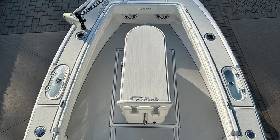 Domn8er 25 deck boat