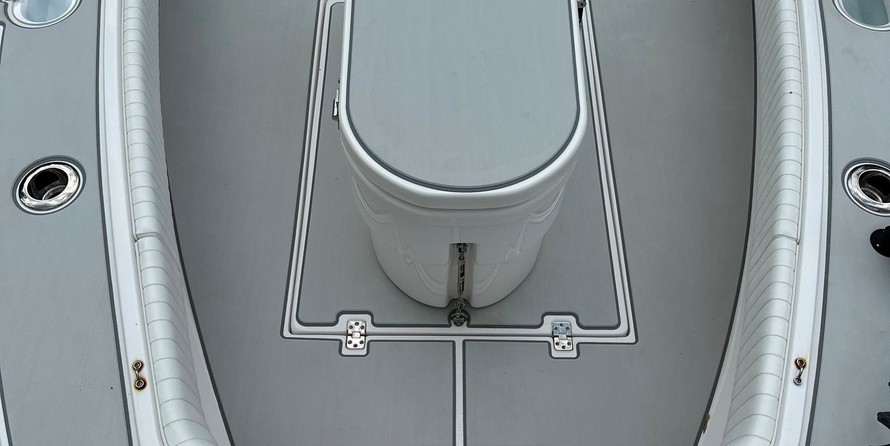 Domn8er 25 deck boat