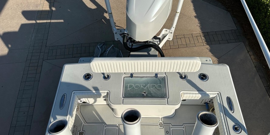 Domn8er 25 deck boat