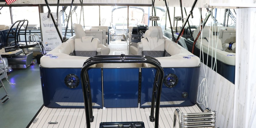 60 x 16 tri-toon passenger vessel