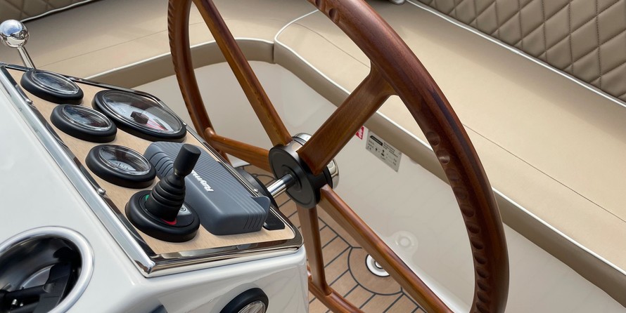 Interboat intender 820