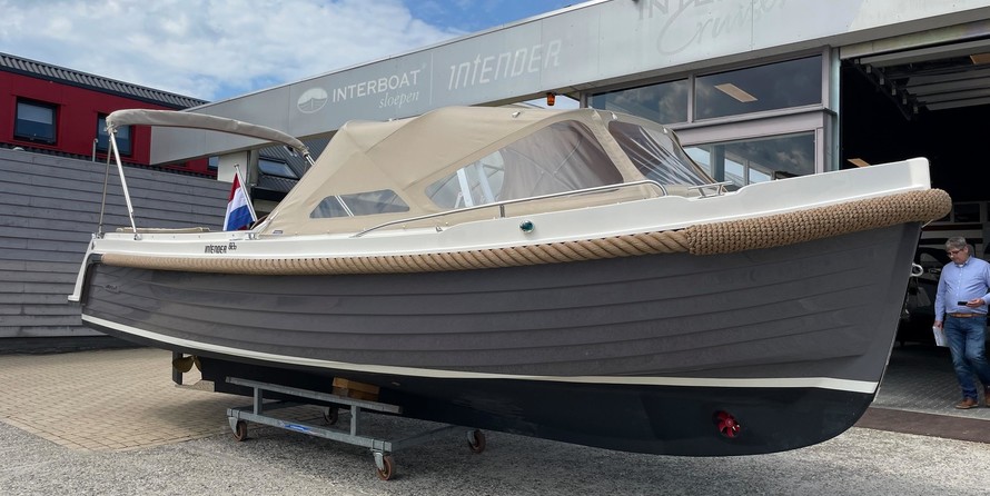 Interboat intender 820