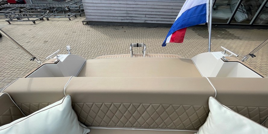 Interboat intender 820