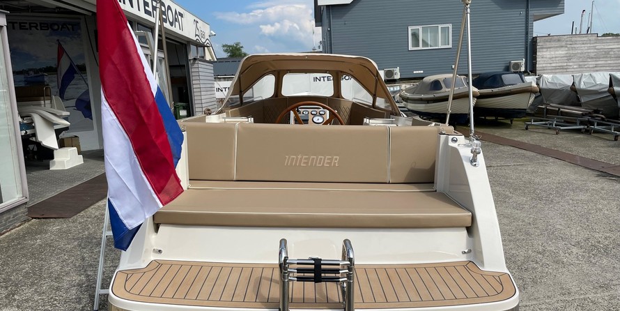 Interboat intender 820