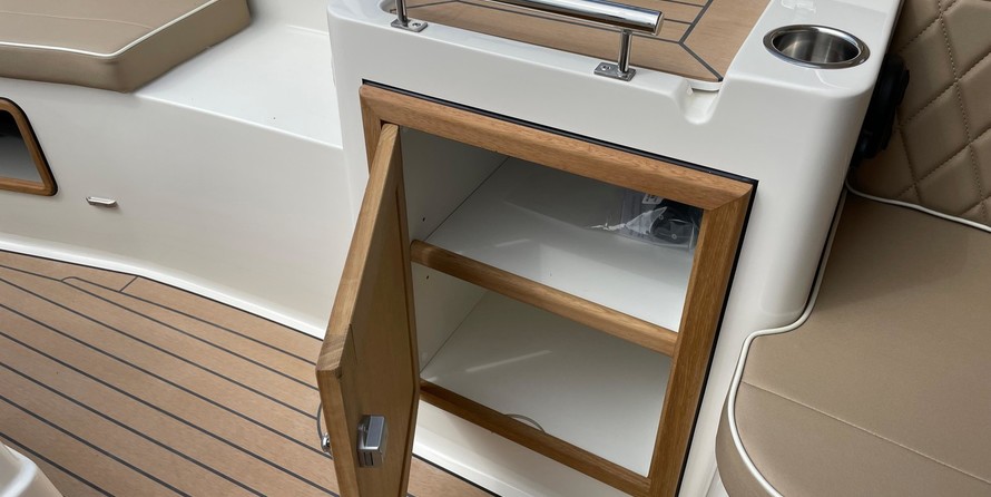 Interboat intender 820