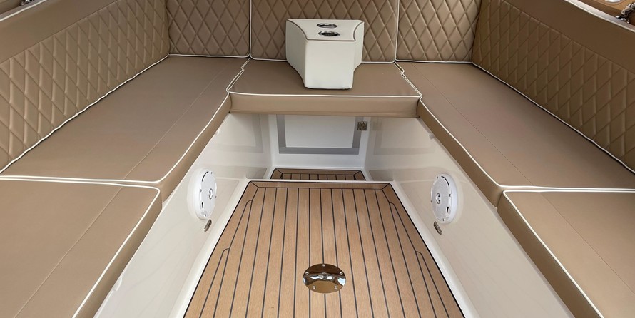 Interboat intender 820