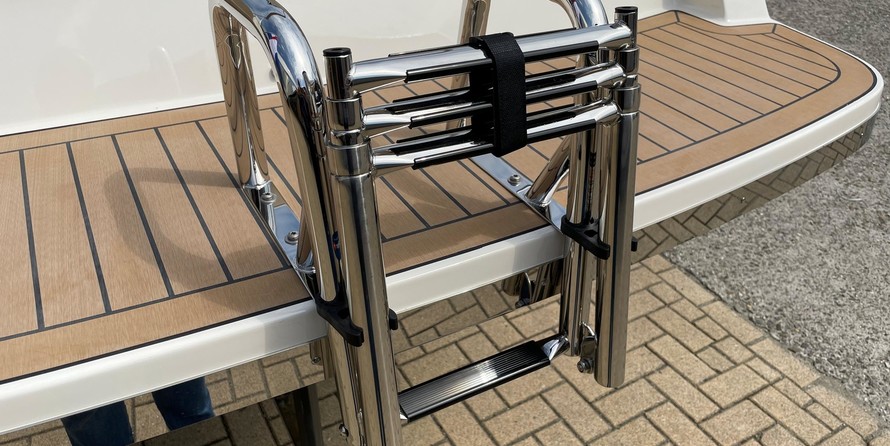 Interboat intender 820