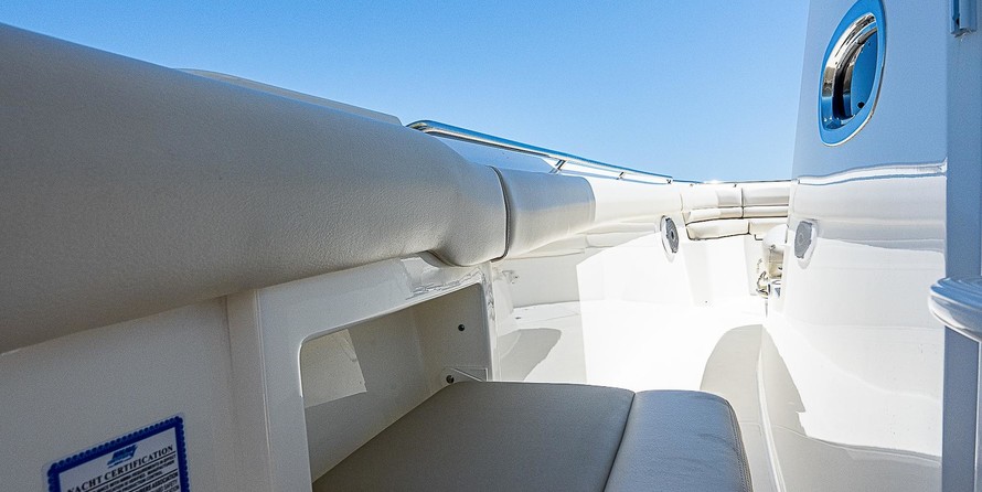 Boston Whaler 330 Outrage