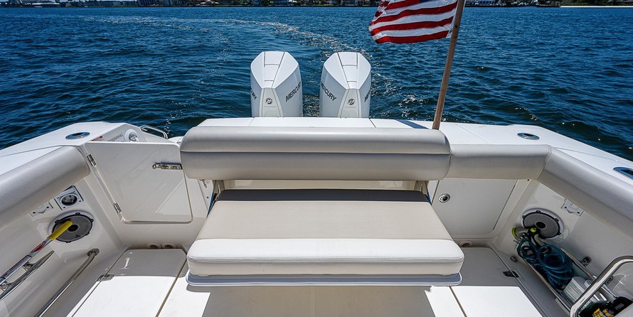 Boston Whaler 330 Outrage