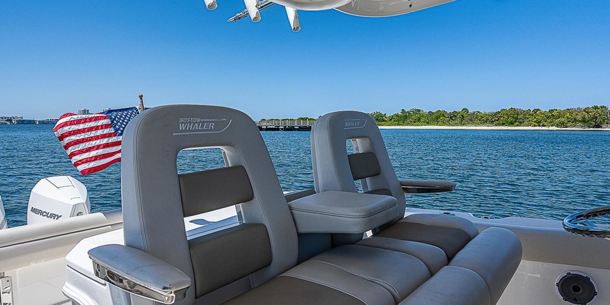 Boston Whaler 330 Outrage