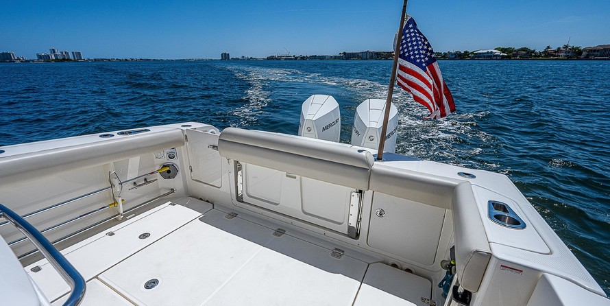 Boston Whaler 330 Outrage